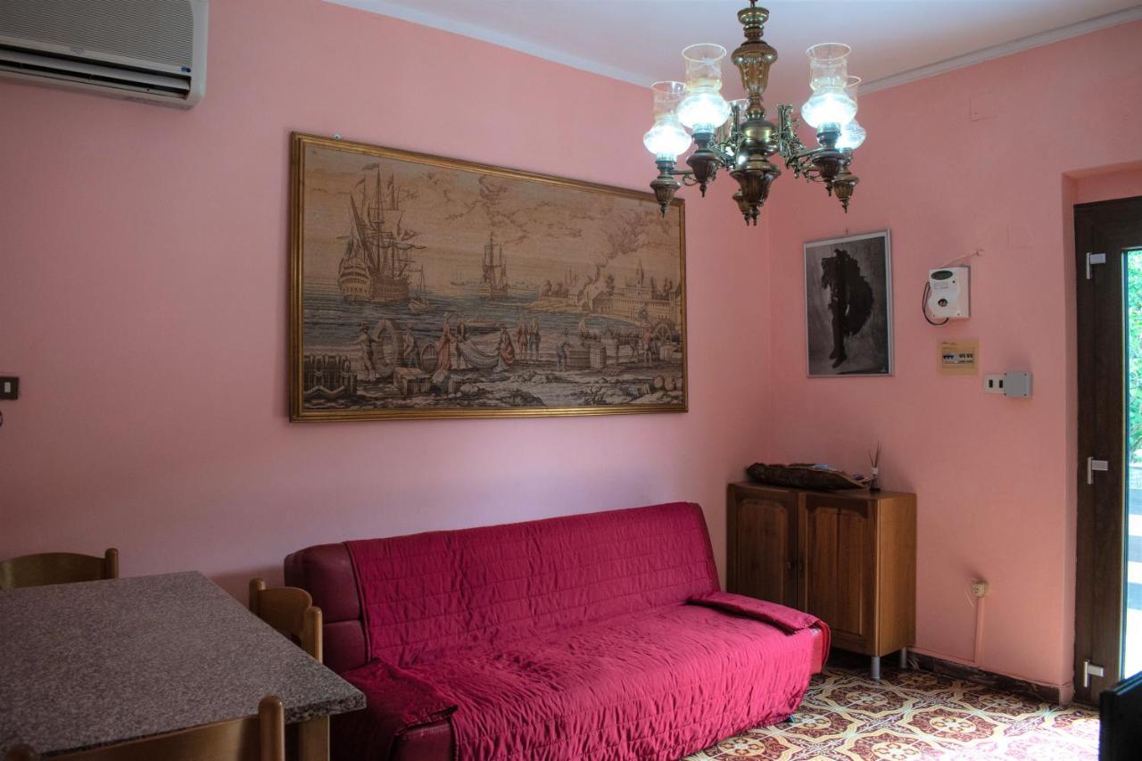 Casa Vacanze "Villa Severina" Iun R6166 R6692 Carbonia Eksteriør bilde